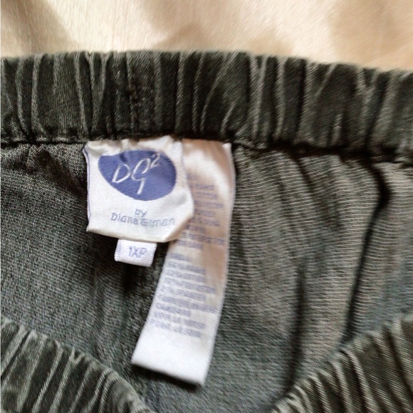 DG2 woman’s jacket and pants. Size 1x petite. - Picture 5 of 8